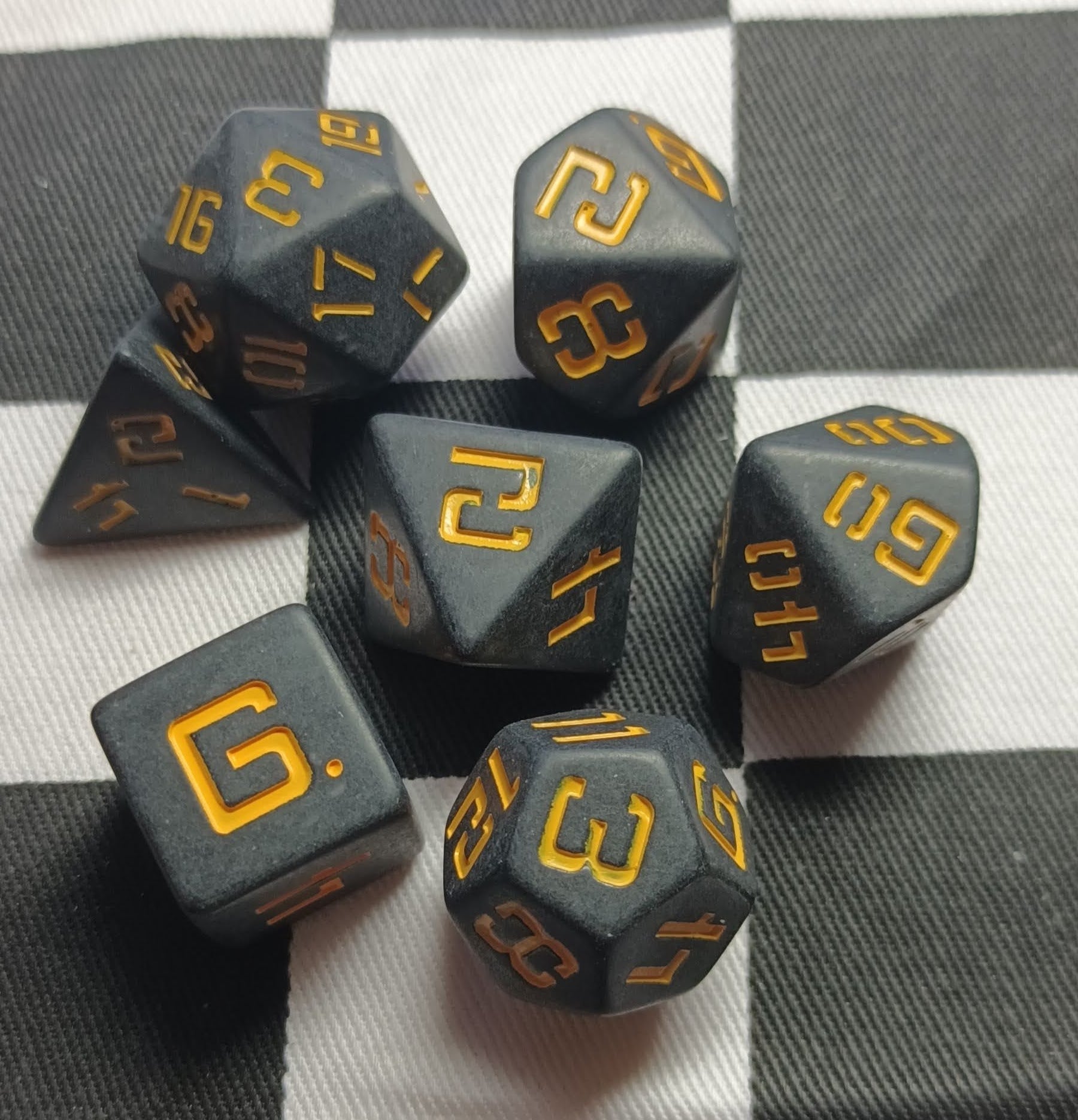 7 x Polyhedral Dice Legendary Pants Black with Yellow