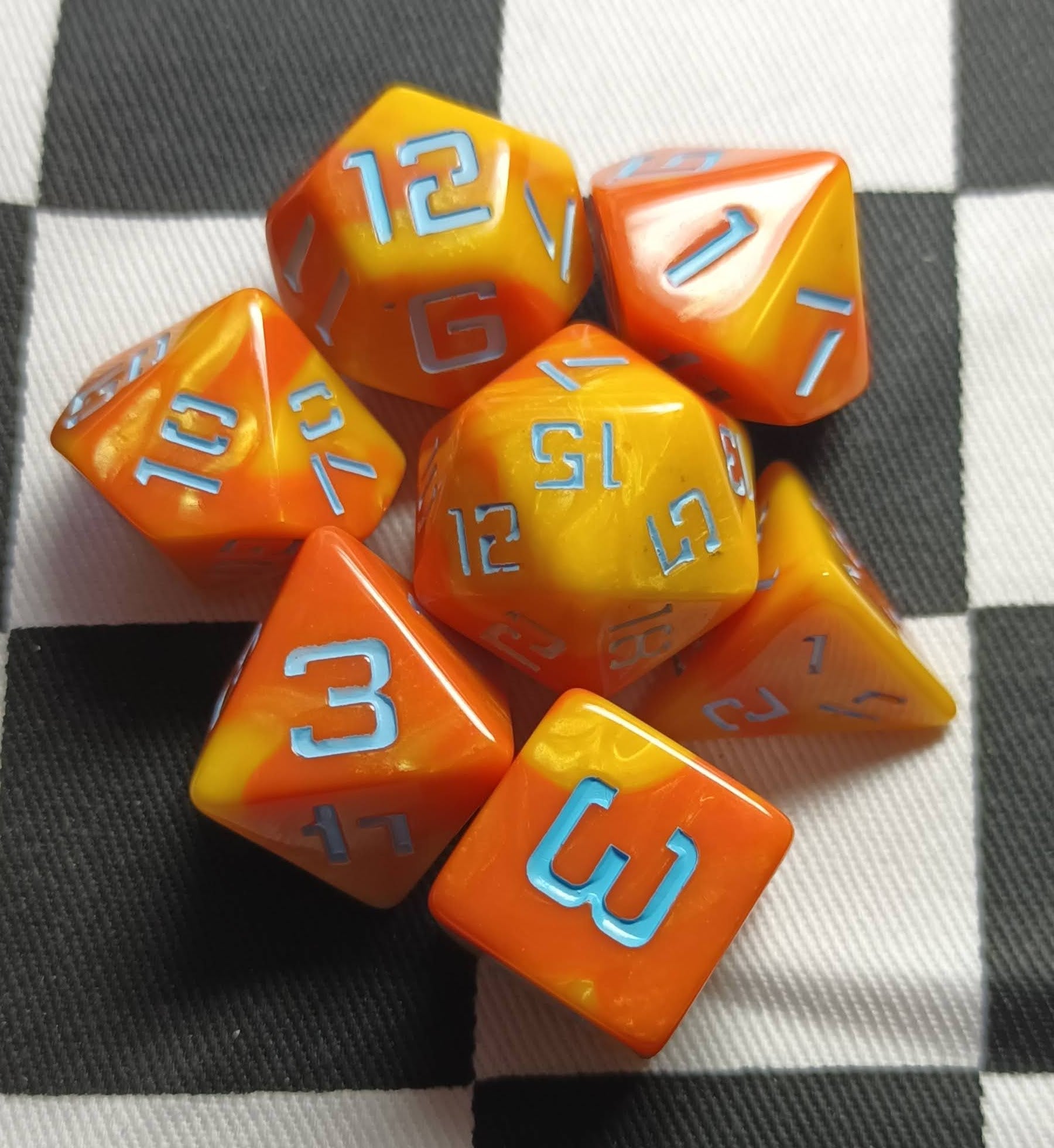 7 x Polyhedral Dice Legendary Pants Yellow Orange with Blue