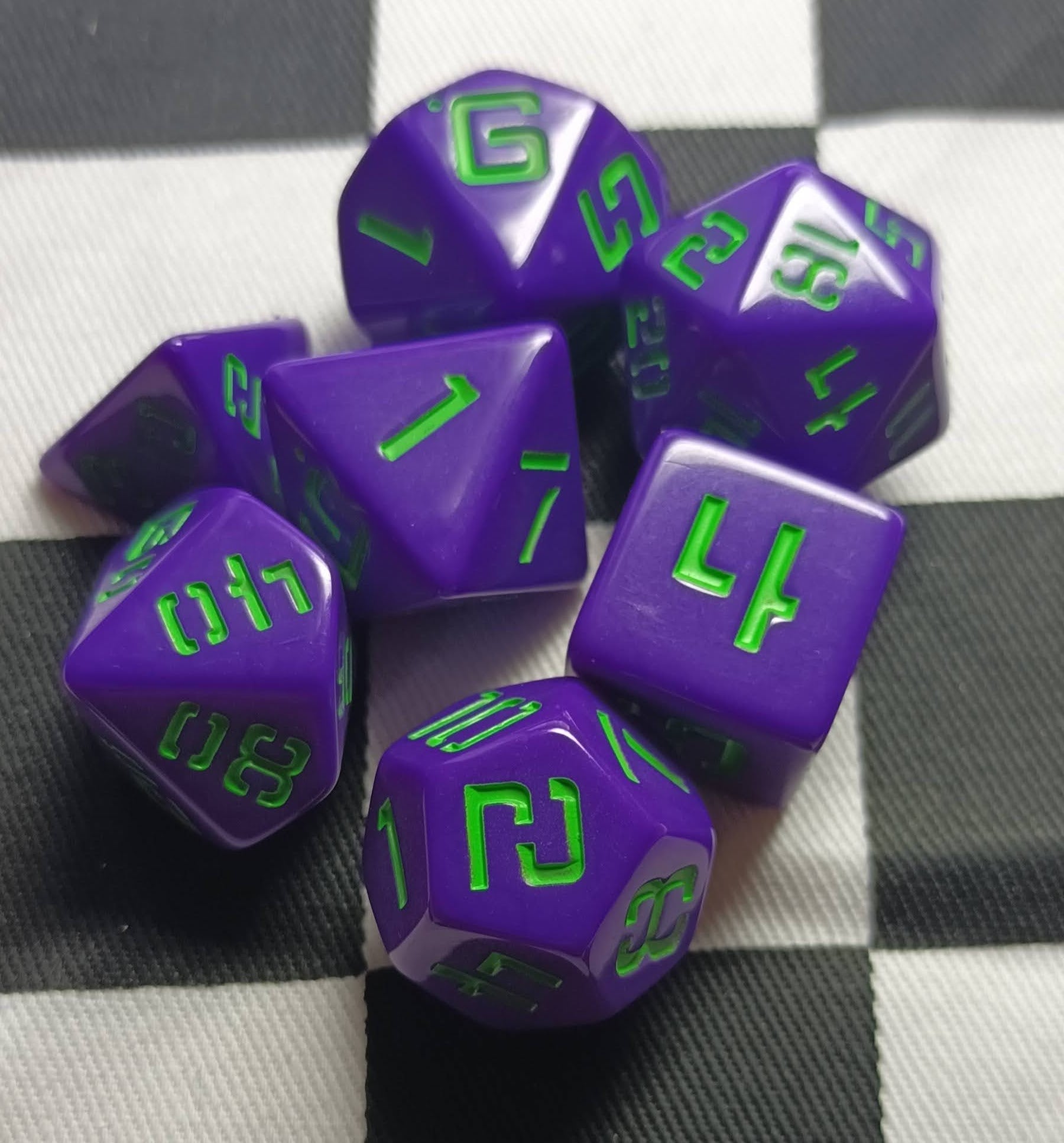 7 x Polyhedral Dice Legendary Pants Purple with Green