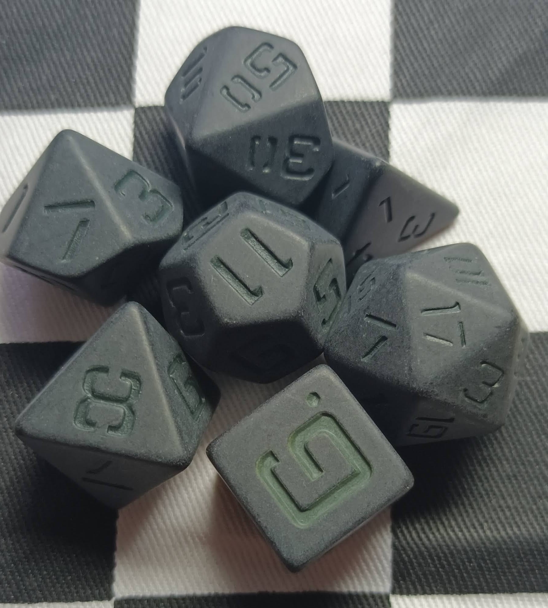 7 x Polyhedral Dice Legendary Pants Matt Black F117