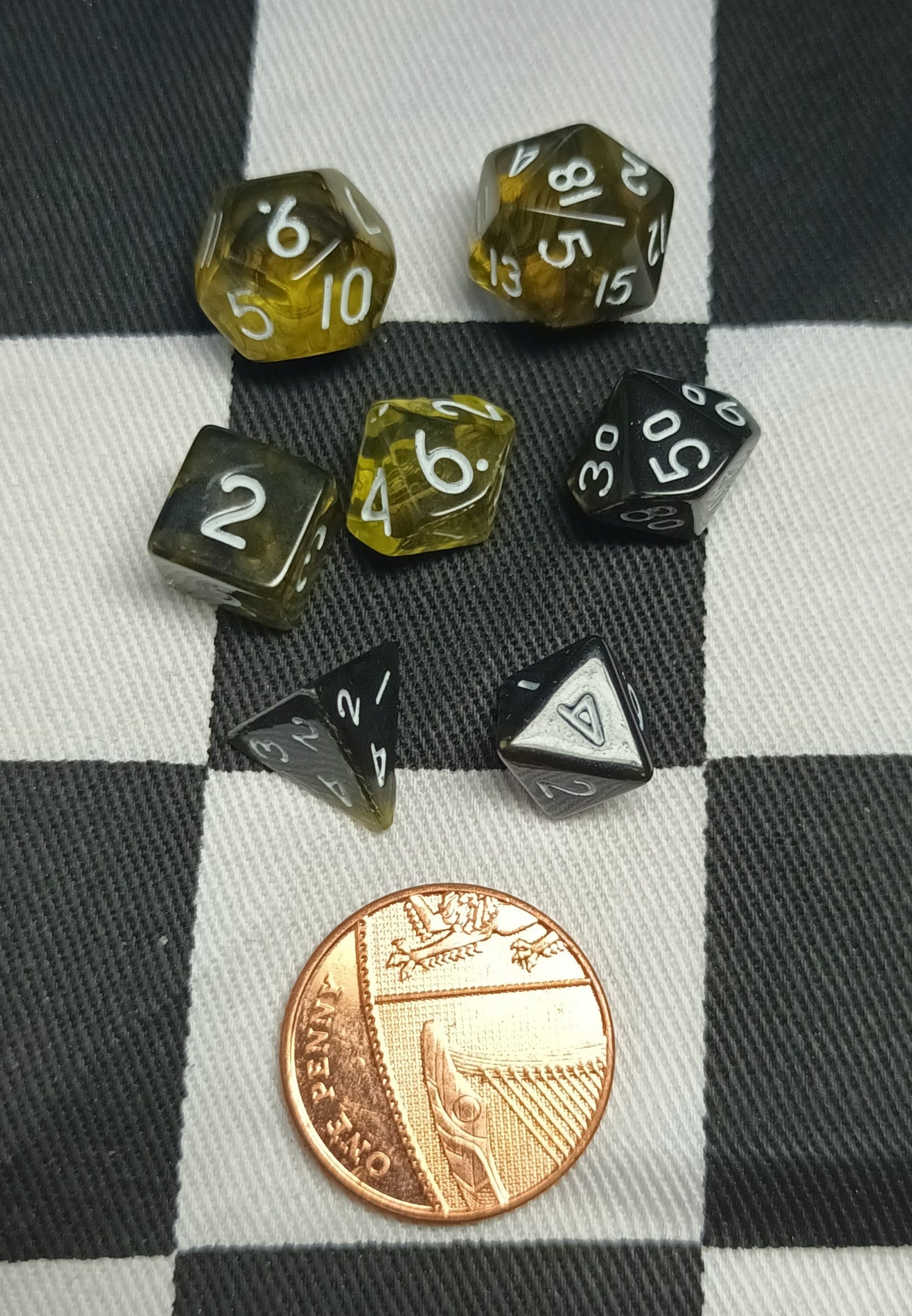 7 x Polyhedral Dice Mini 10mm Gem Black Yellow with White