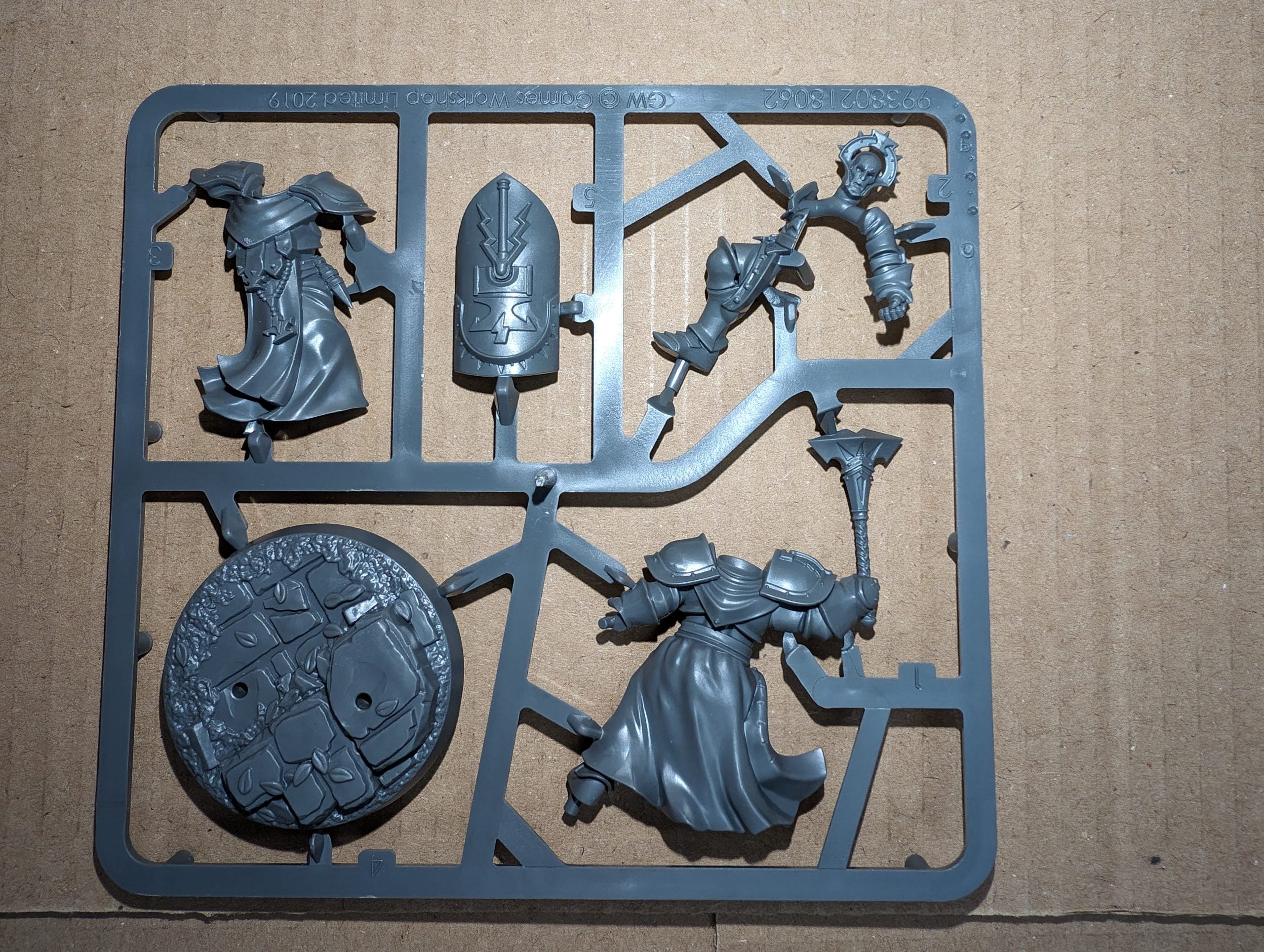 Single Sequitur, on sprue