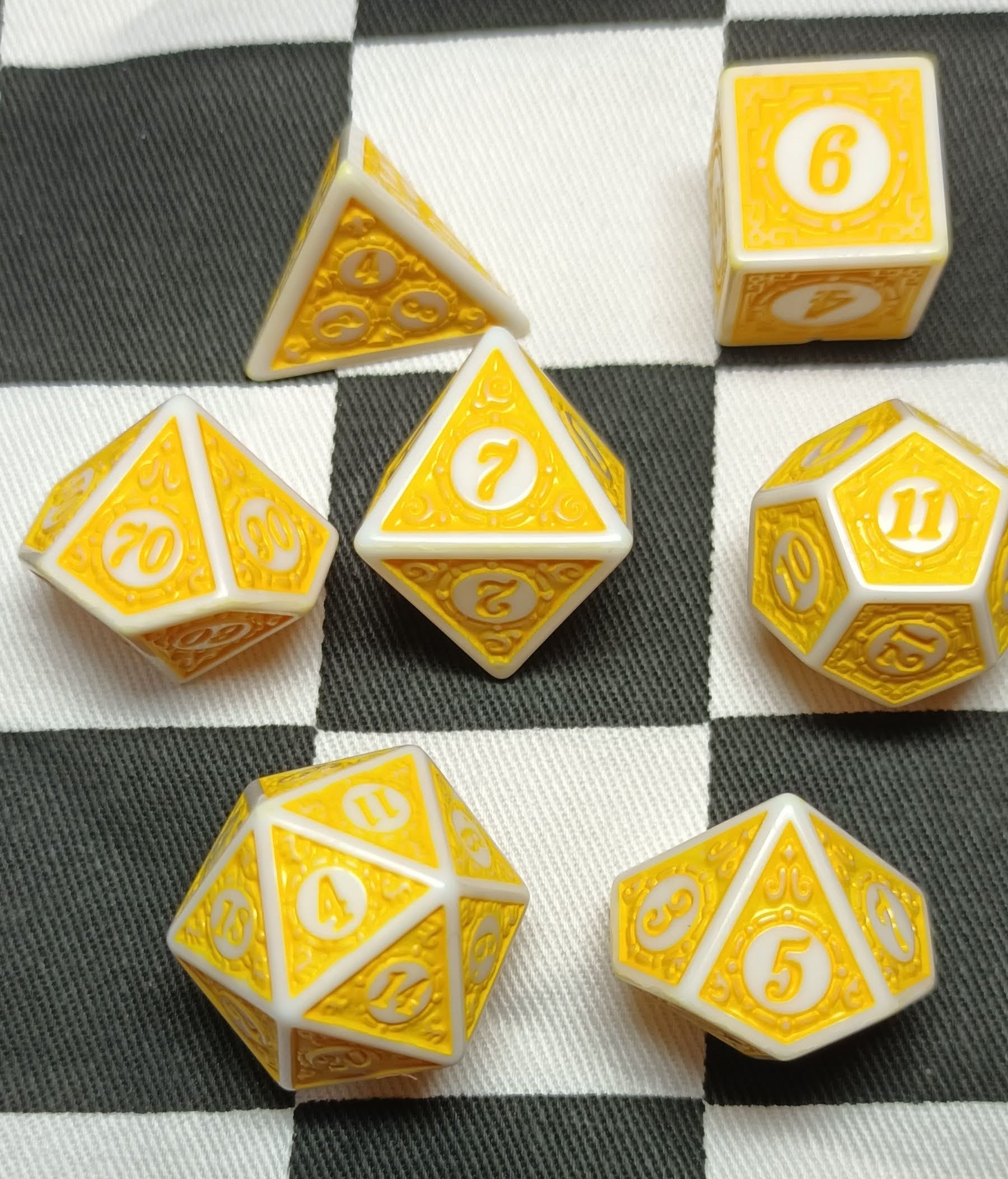 7 x Polyhedral Dice Sigil Magic White with Yellow