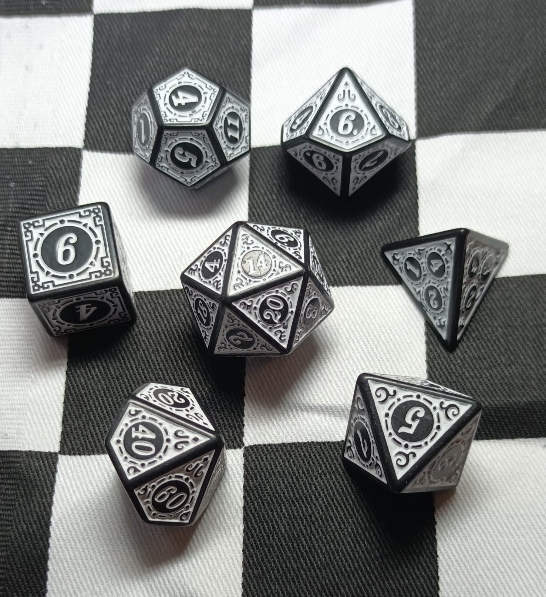 7 x Polyhedral Dice Sigil Magic Black with White