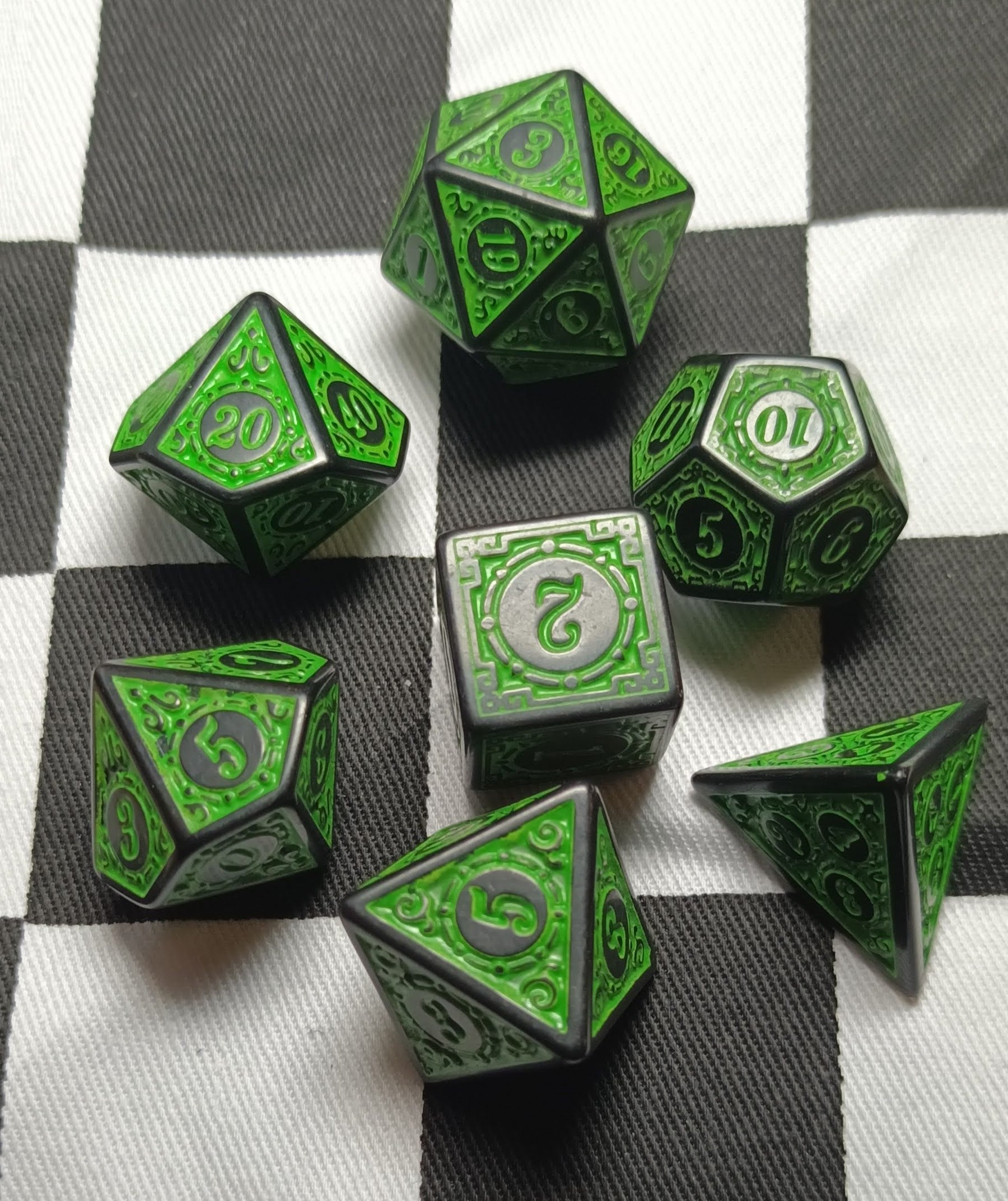 7 x Polyhedral Dice Sigil Magic Black with Green