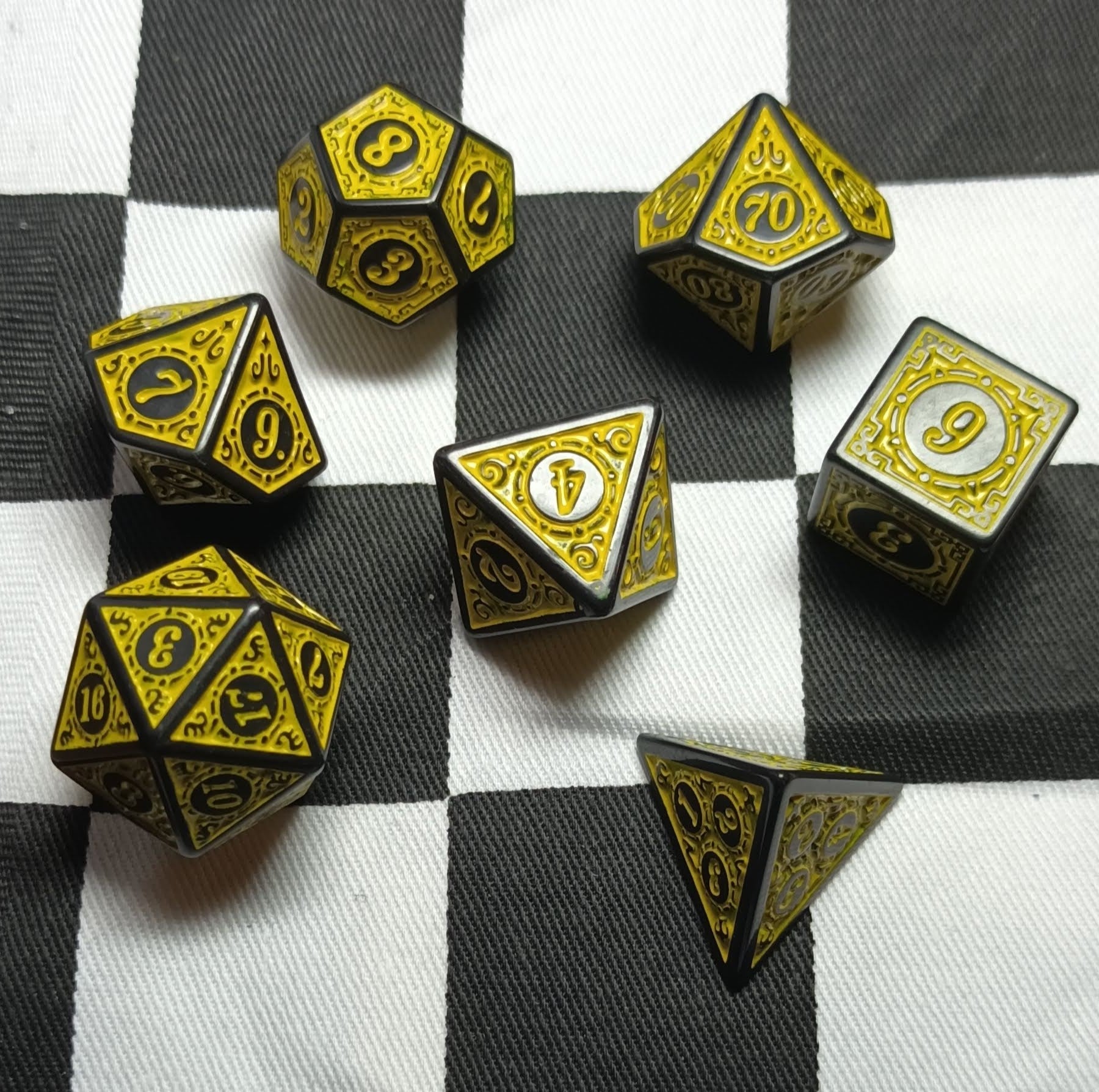 7 x Polyhedral Dice Sigil Magic Black with Yellow