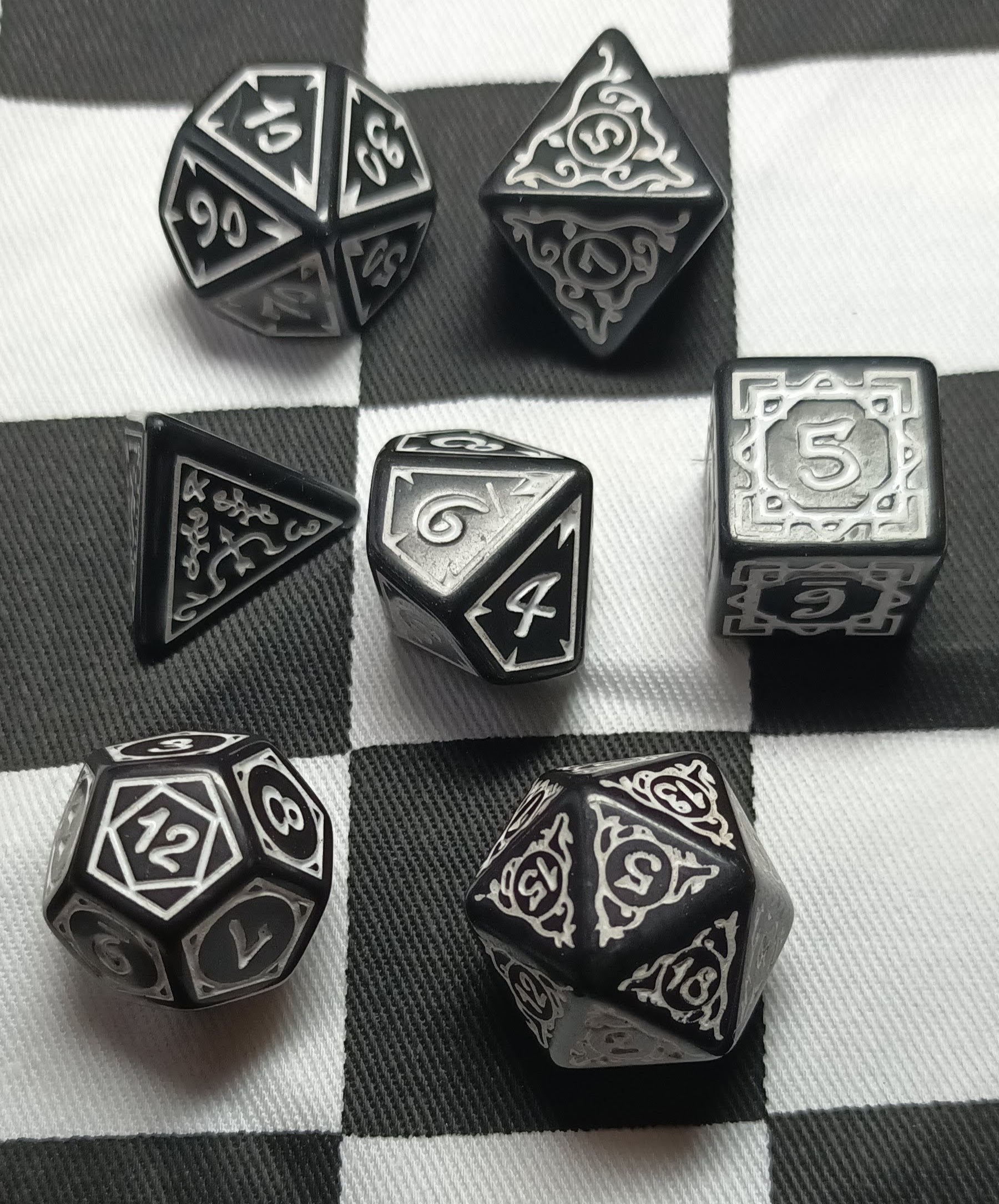 7 x Polyhedral Dice Sigil Druid Black with White
