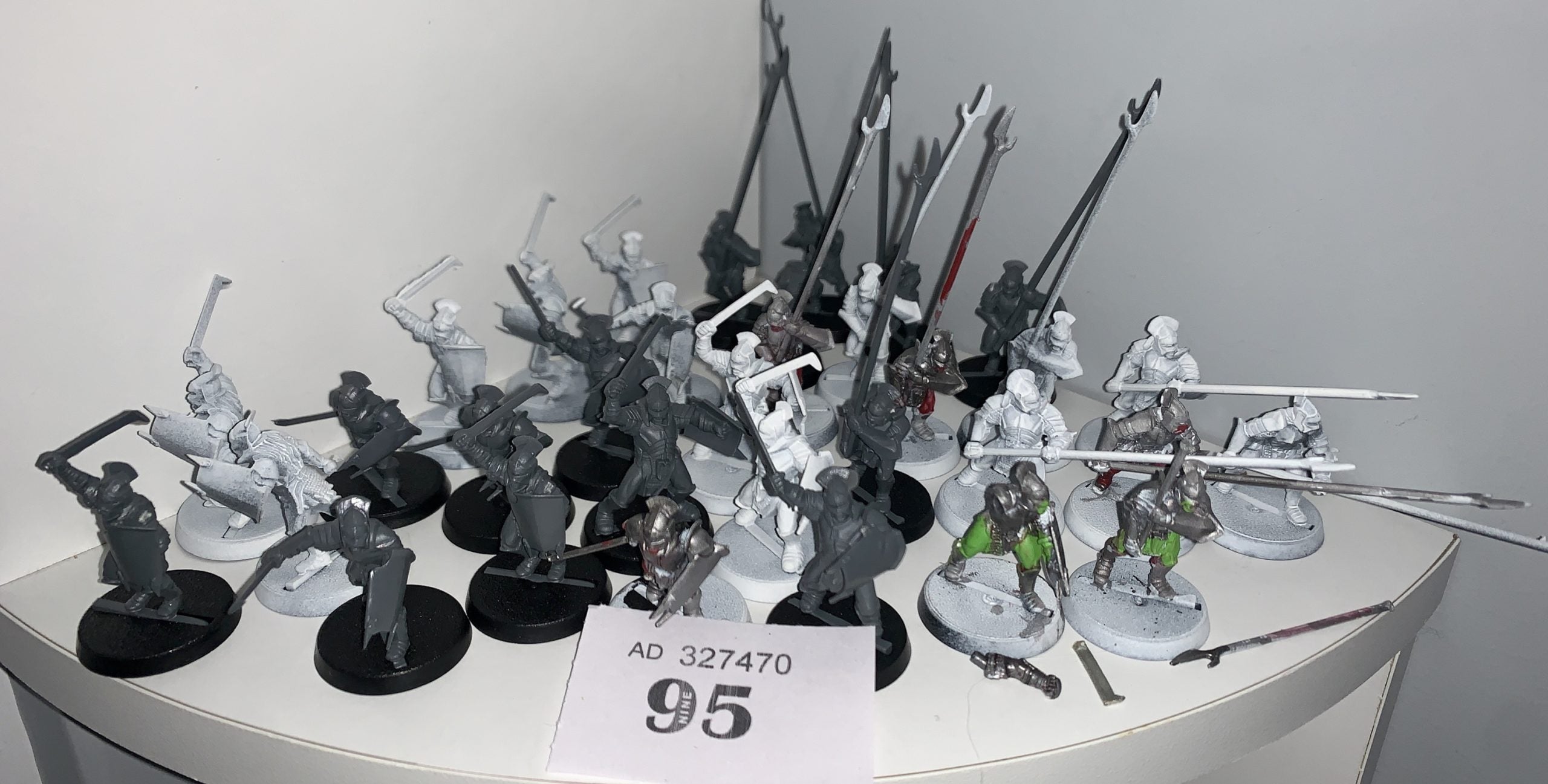 33 Uruk-hai Warriors (2 broken but complete)
