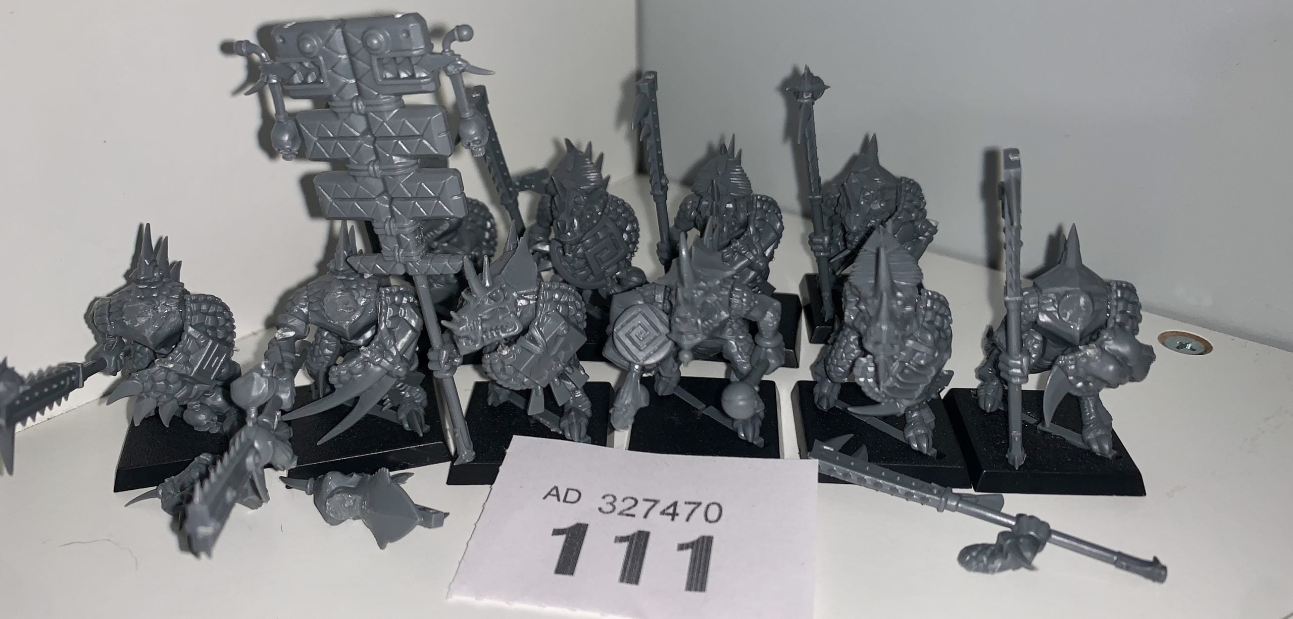 10 x Temple Saurus Guard (missing 1 head)