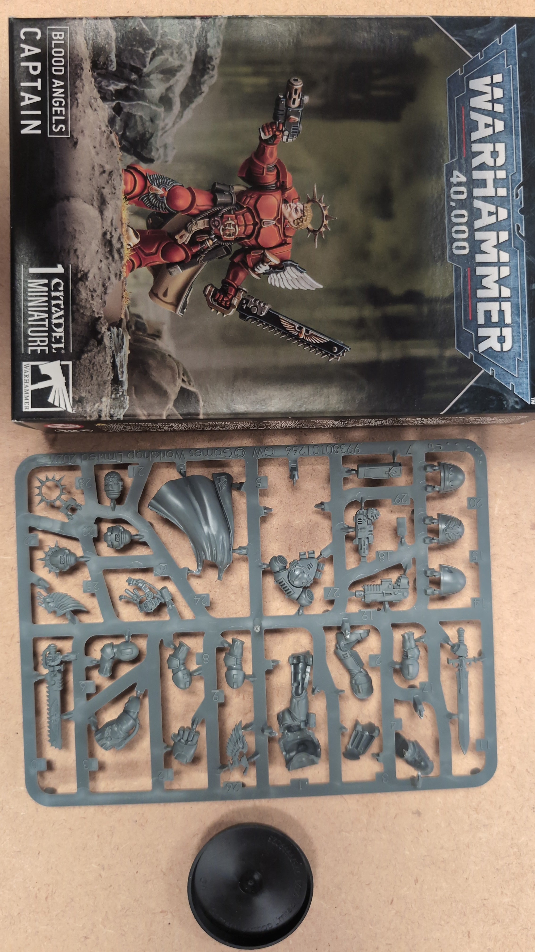 Blood Angels: Captain (missing chest piece)